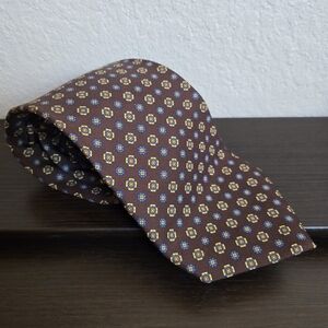 Brooks Brothers Geometric 100% Silk Neck Tie 59" x 3.5" Made in USA.
